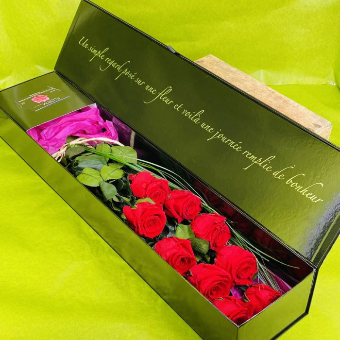 Box deluxe noire de 9 roses éternelles