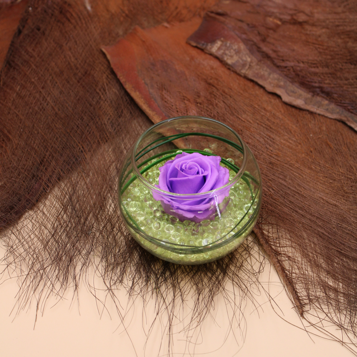 Vase boule avec sa rose éternel stabilisé violette 1 | FLOR'M by Nico Fleur